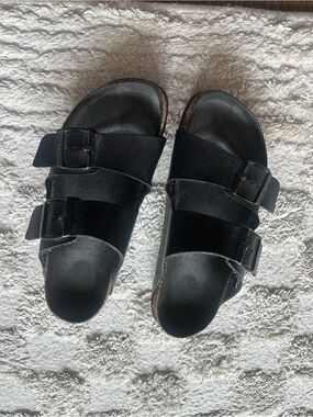 Arizona Birkenstocks in Black Leather